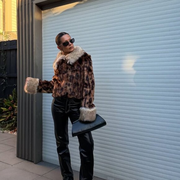 Unreal Fur Hidden Tiger NWT - Picture 4 of 12